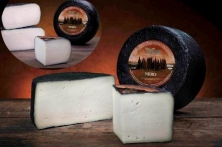 Pecorino Cacio Nero di Pienza